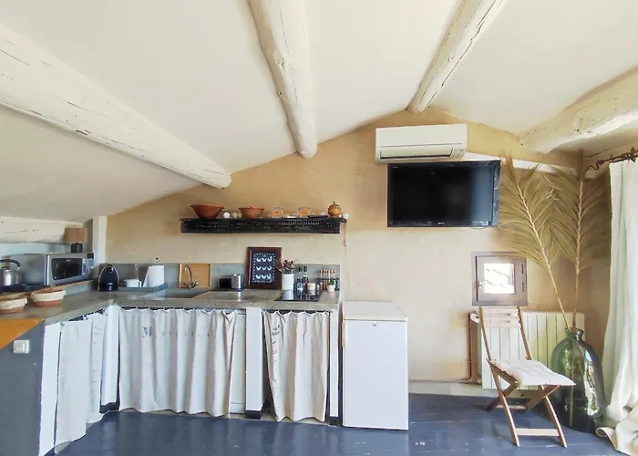 Climatise Avec Belle Terrasse A 10 Min D'uzes * Vallabrix