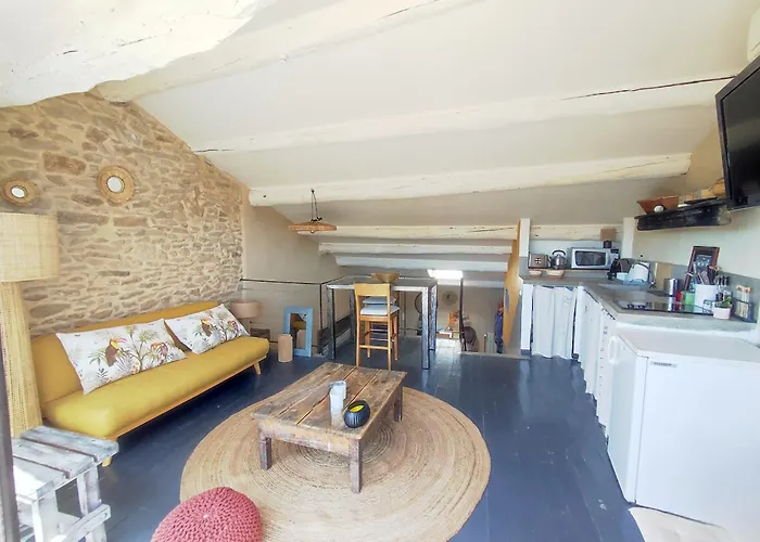 Climatise Avec Belle Terrasse A 10 Min D'uzes شقة *